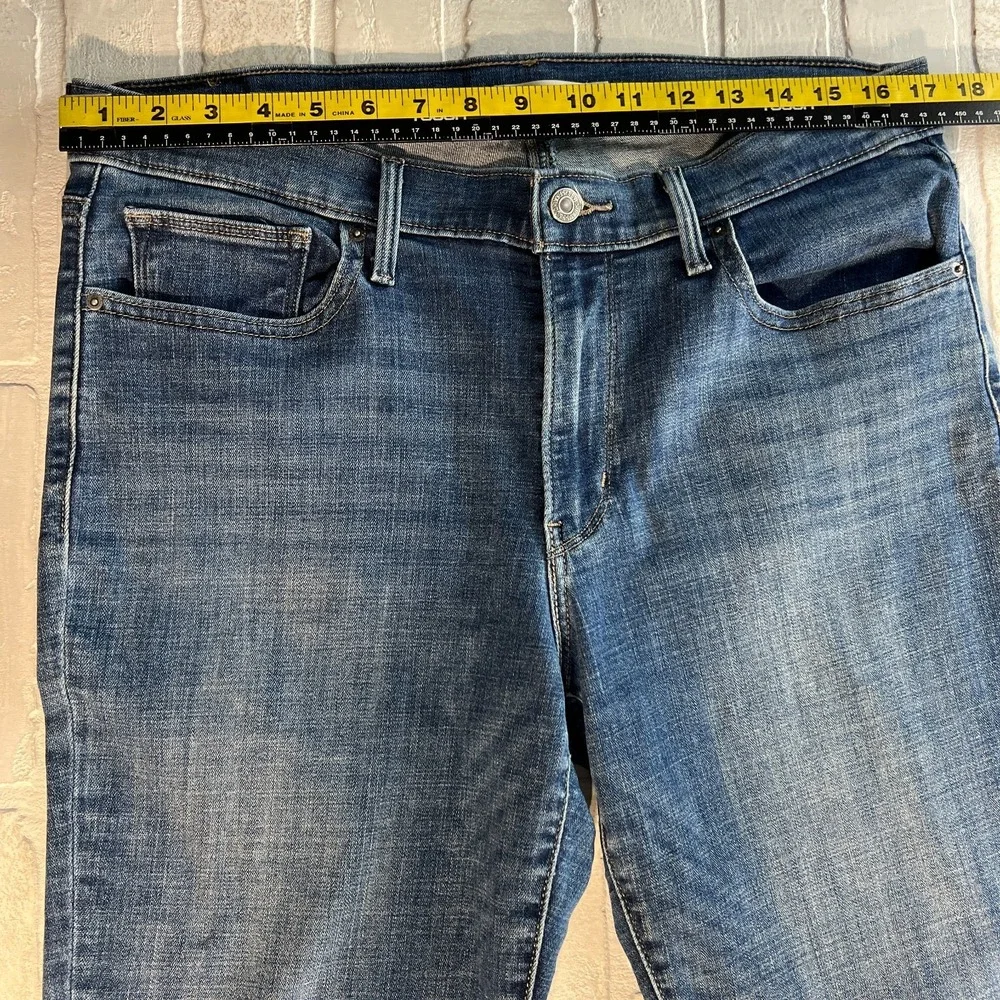 Levis Slimming Straight Jeans Womens 32 Blue Stretch Denim Medium Wash Pockets - Picture 11 of 15